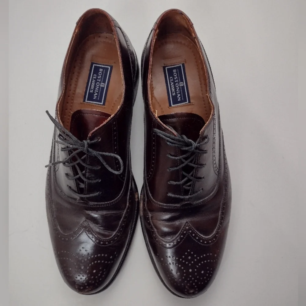 Bostonian Dark Brown Leather Oxfords Size (9.1/2)